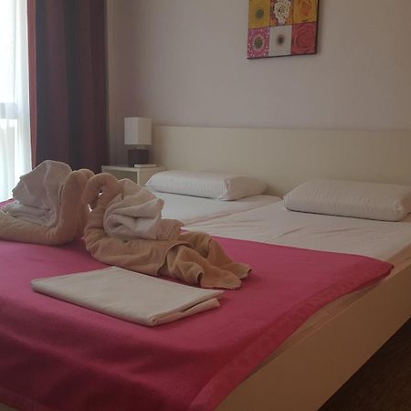 Guest House Zeba & Riviera Šilo Esterno foto