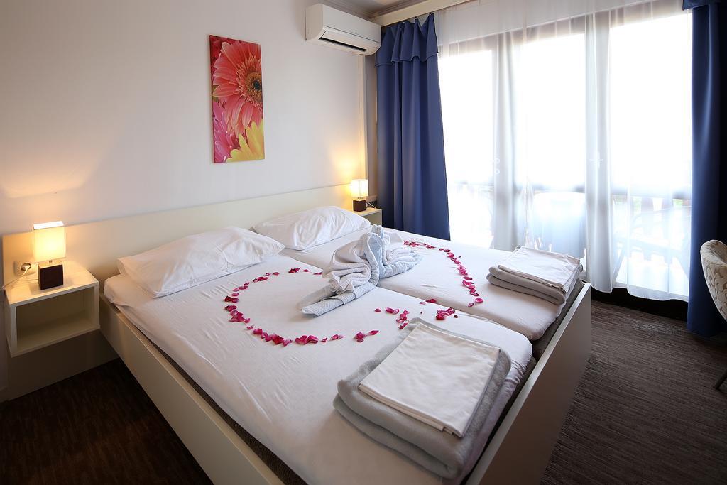 Guest House Zeba & Riviera Šilo Esterno foto