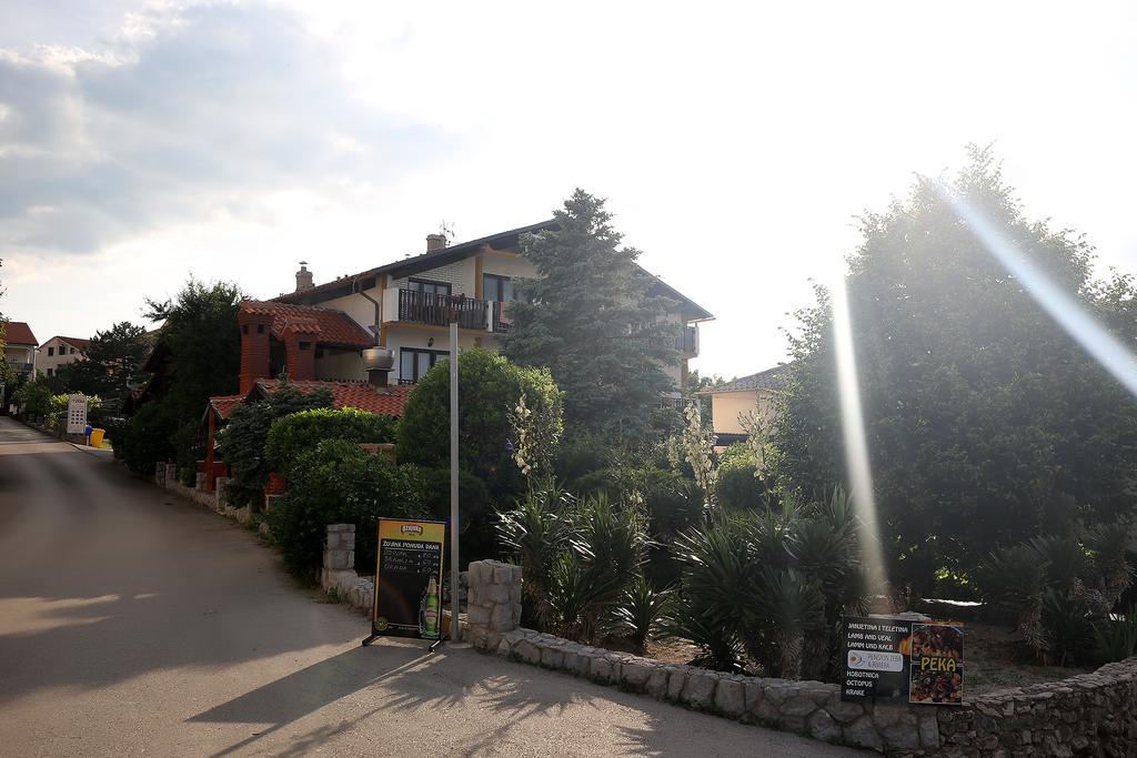 Guest House Zeba & Riviera Šilo Esterno foto
