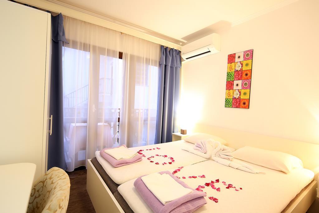 Guest House Zeba & Riviera Šilo Esterno foto