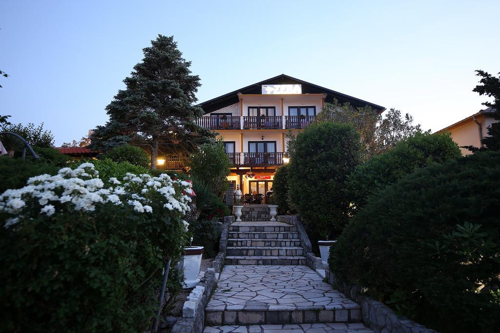 Guest House Zeba & Riviera Šilo Esterno foto