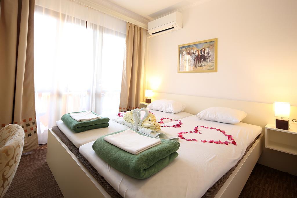 Guest House Zeba & Riviera Šilo Esterno foto