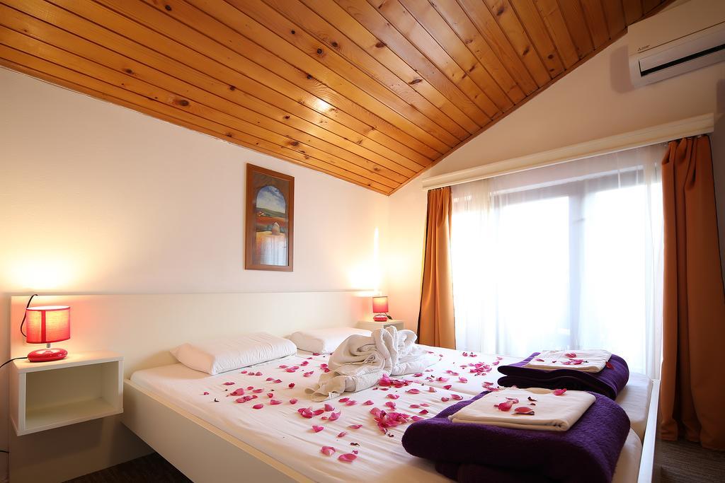 Guest House Zeba & Riviera Šilo Esterno foto