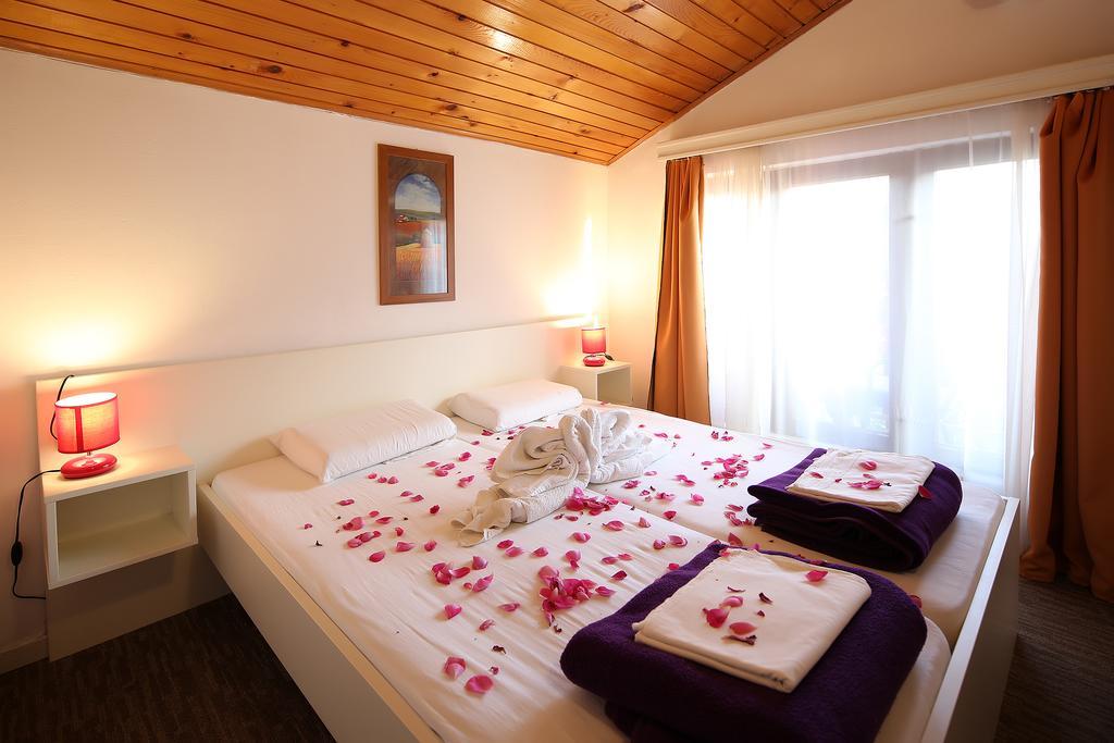 Guest House Zeba & Riviera Šilo Esterno foto