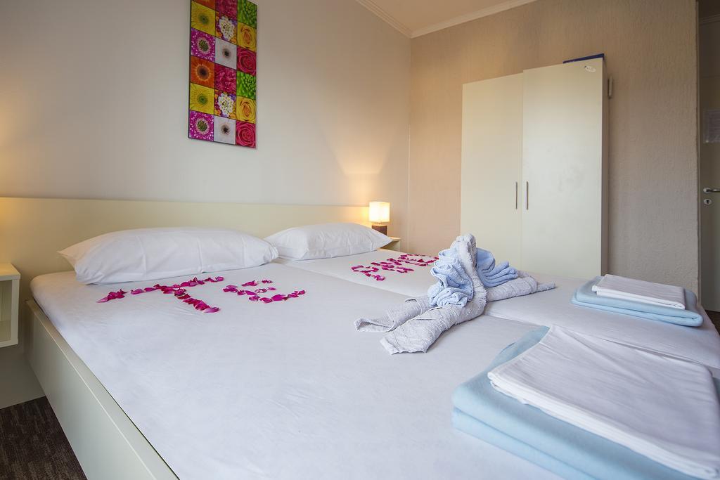 Guest House Zeba & Riviera Šilo Esterno foto