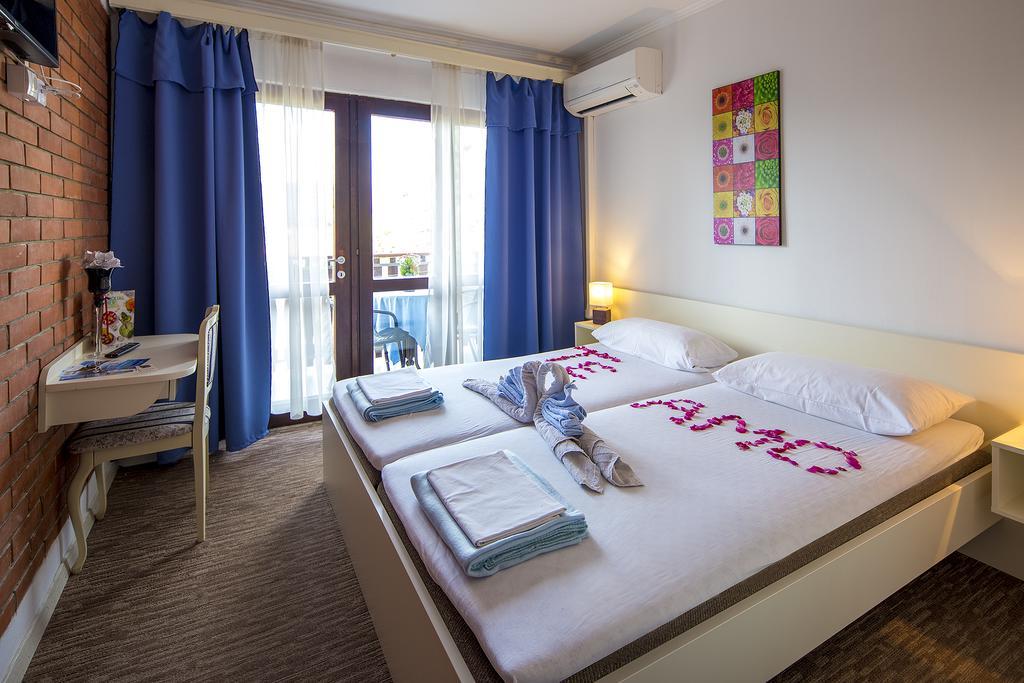 Guest House Zeba & Riviera Šilo Esterno foto