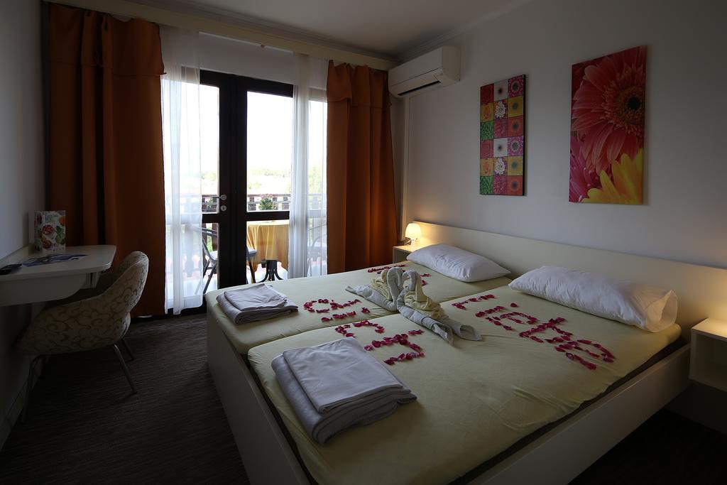 Guest House Zeba & Riviera Šilo Esterno foto