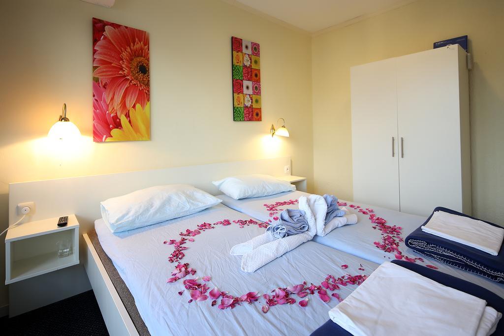 Guest House Zeba & Riviera Šilo Esterno foto