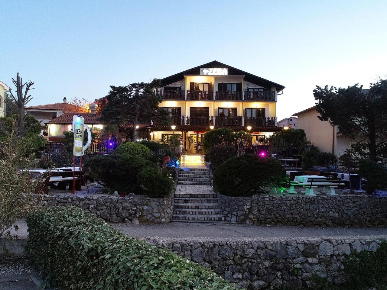 Guest House Zeba & Riviera Šilo Esterno foto