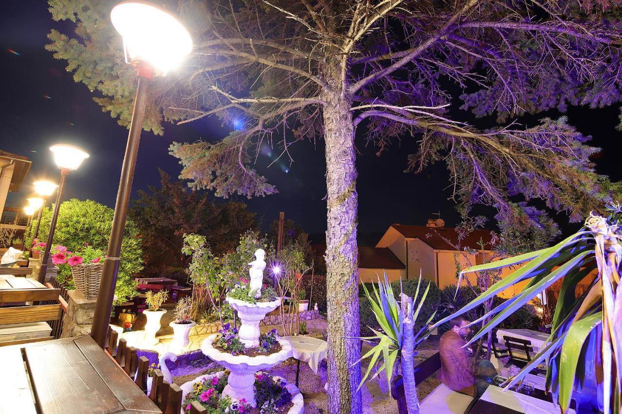 Guest House Zeba & Riviera Šilo Esterno foto