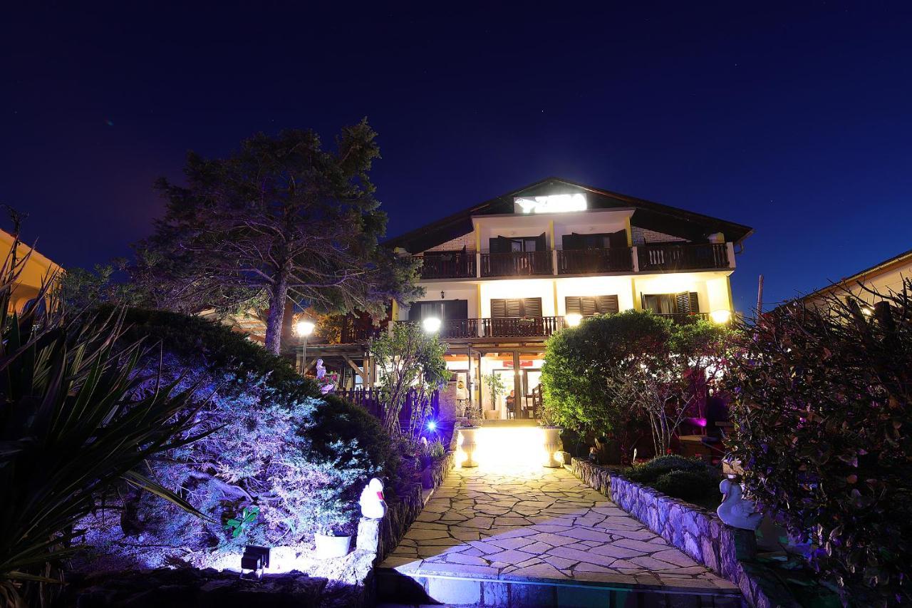 Guest House Zeba & Riviera Šilo Esterno foto